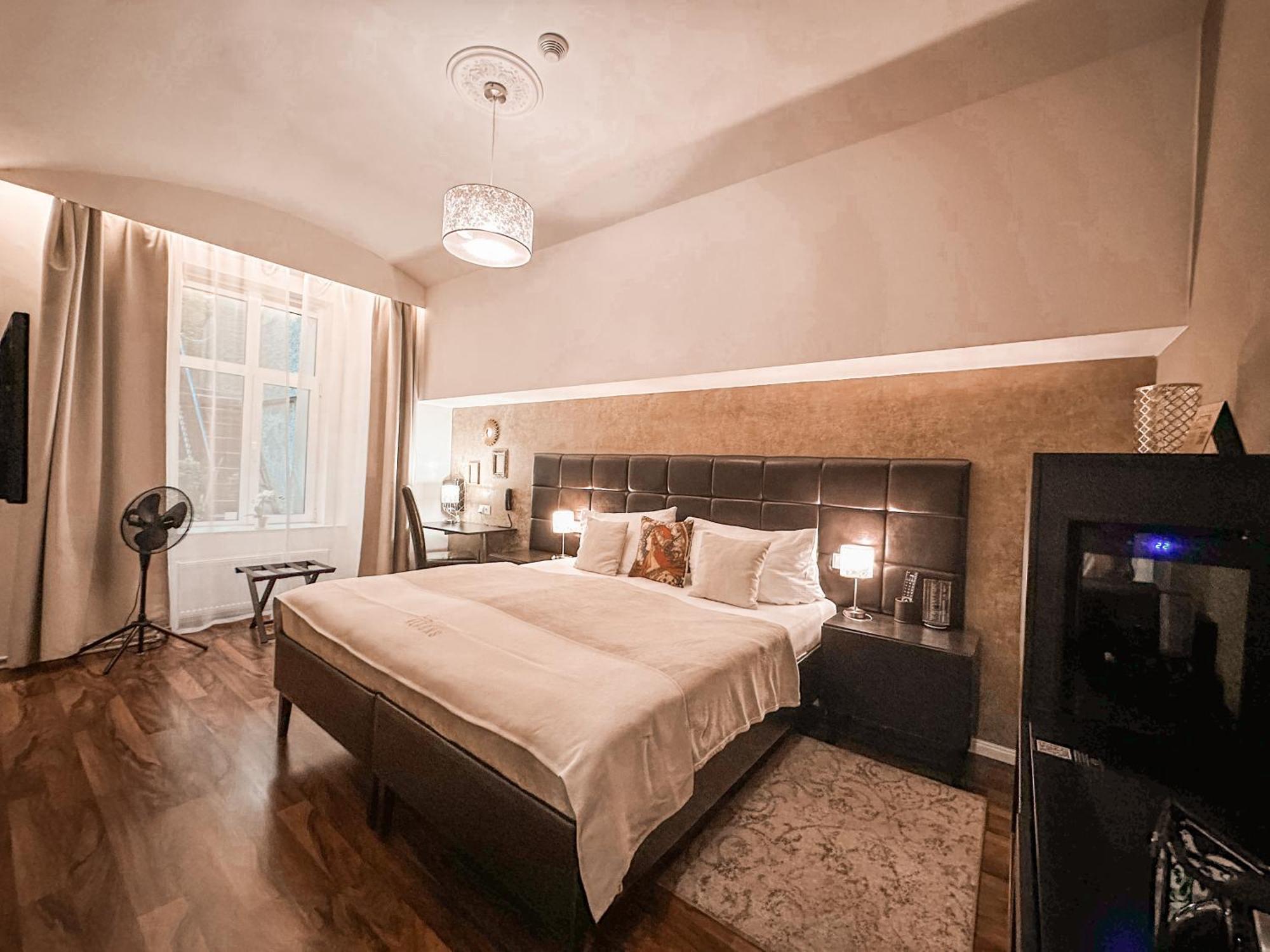 Alfons Boutique Hotel Prague Luaran gambar